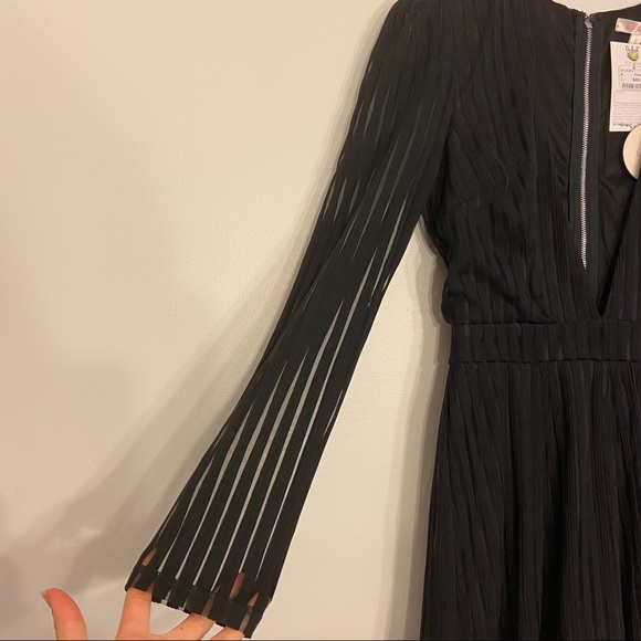 NWT Luxxel Low-Cut Long-Sleeve Black Romper - Picture 5 of 11